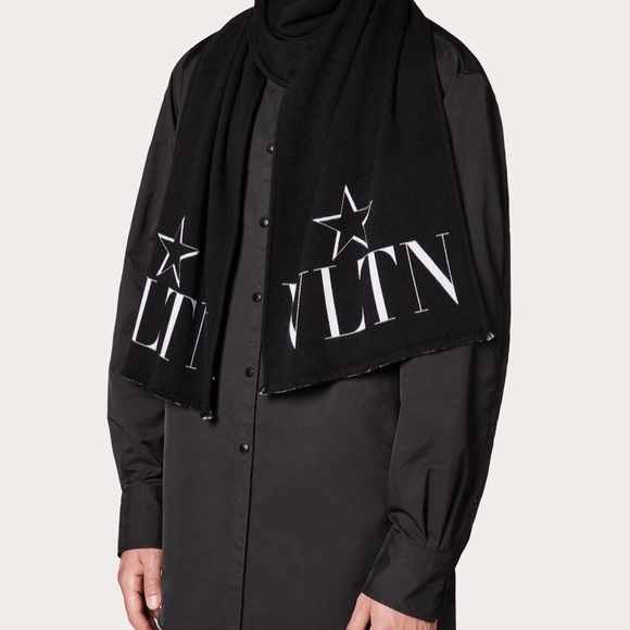 Authentic Valentino Garavani VLTN scarf - Picture 3 of 9